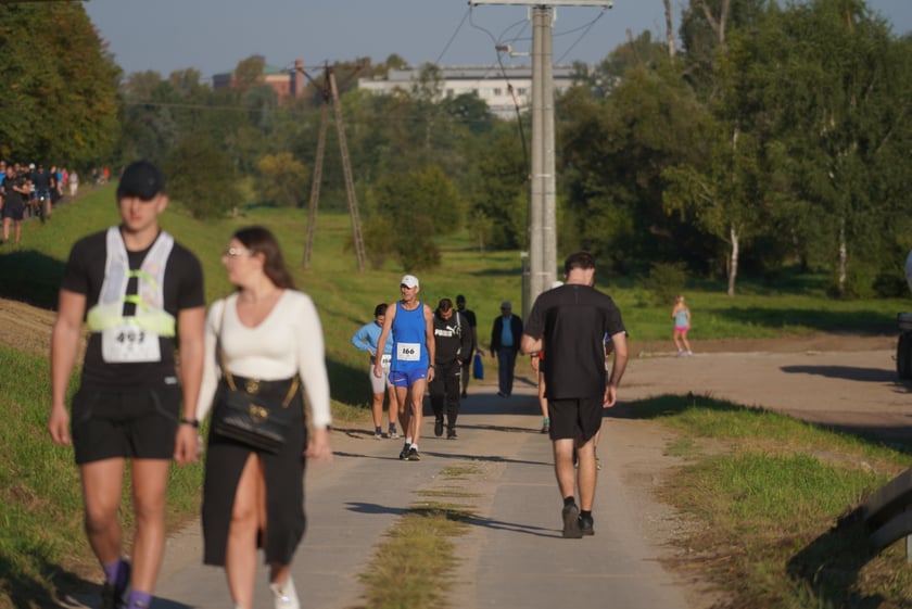 Biegacze i kibice na Orthos H2O Wrocław Półmaratonie