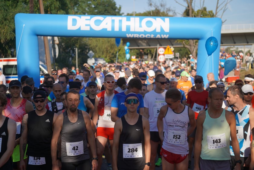 Biegacze i kibice na Orthos H2O Wrocław Półmaratonie