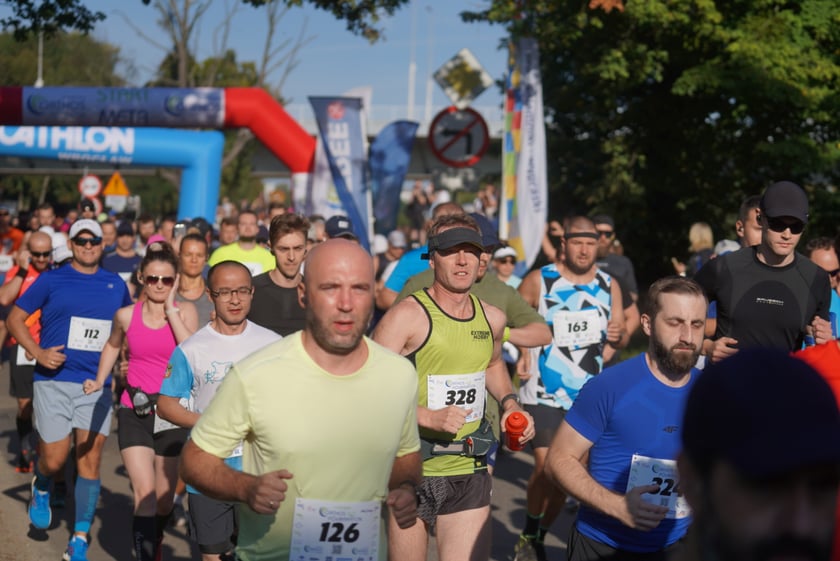 Biegacze i kibice na Orthos H2O Wrocław Półmaratonie