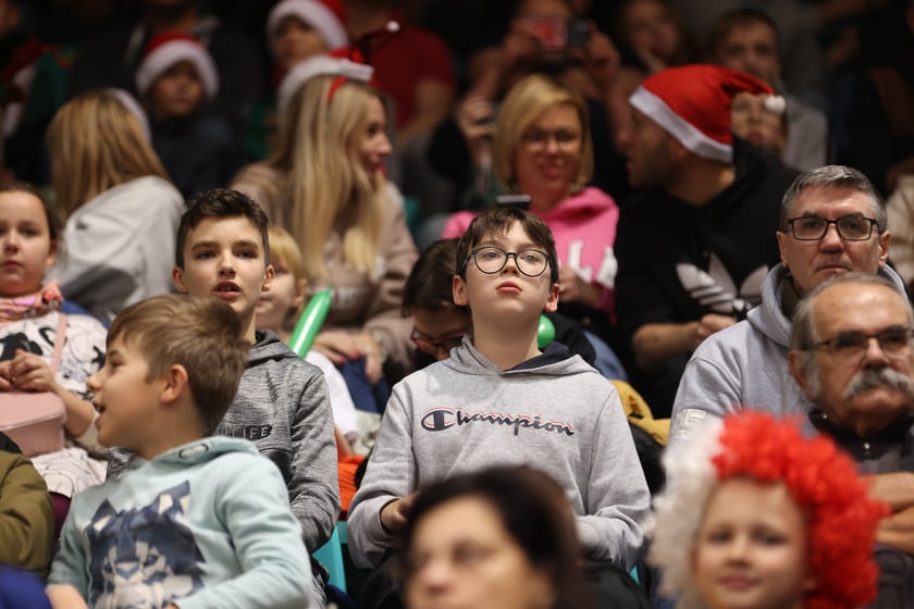 Mecz koszykówki w hali Orbita