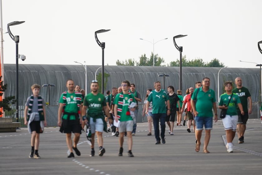 Kibice w drodze na mecz