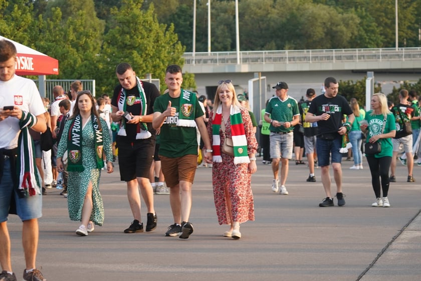 Kibice w drodze na mecz