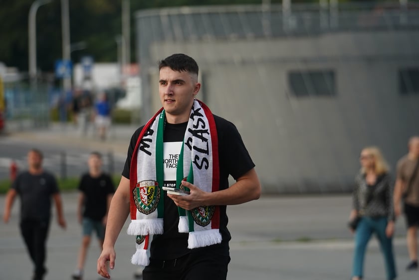 Kibice w drodze na mecz