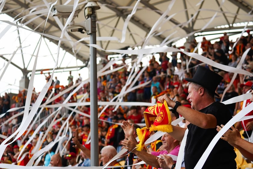 Kibice podczas meczu żużlowego Betard Sparta Wrocław - Motor Lublin na Stadionie Olimpijskim we Wrocławiu - 9 sierpnia 2024 r.