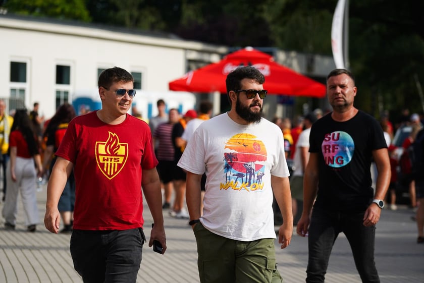 Kibice podczas meczu żużlowego Betard Sparta Wrocław - Motor Lublin na Stadionie Olimpijskim we Wrocławiu - 9 sierpnia 2024 r.
