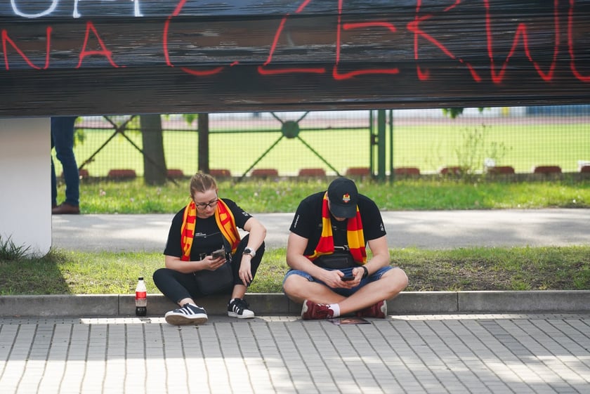 Kibice podczas meczu żużlowego Betard Sparta Wrocław - Motor Lublin na Stadionie Olimpijskim we Wrocławiu - 9 sierpnia 2024 r.