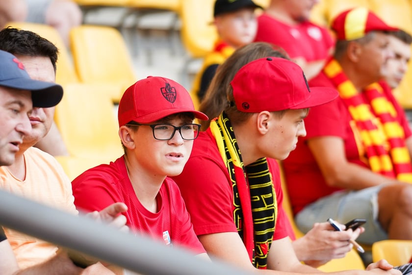 Kibice podczas meczu żużlowego Betard Sparta Wrocław - Motor Lublin na Stadionie Olimpijskim we Wrocławiu - 9 sierpnia 2024 r.