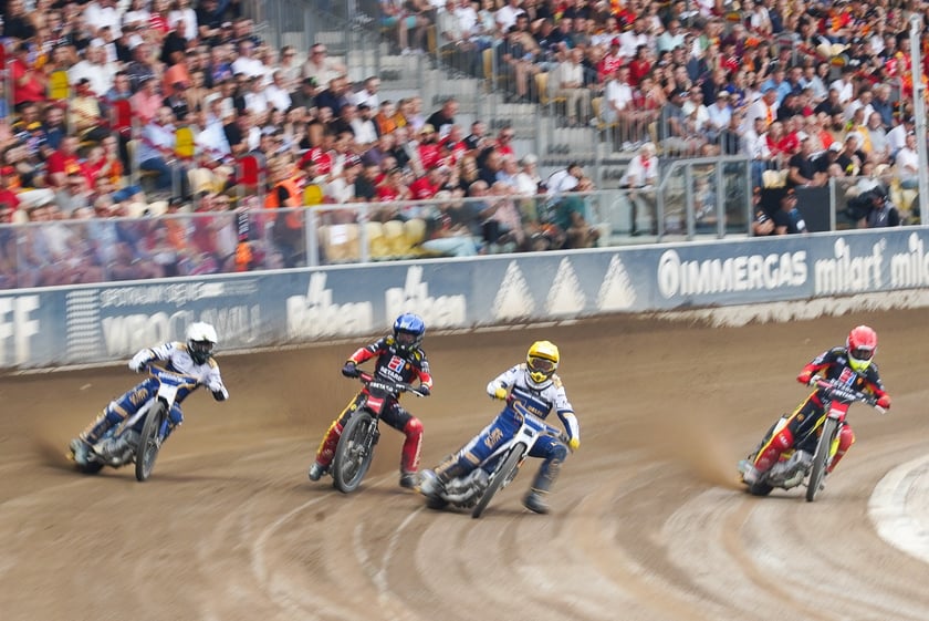 Kibice podczas meczu żużlowego Betard Sparta Wrocław - Motor Lublin na Stadionie Olimpijskim we Wrocławiu - 9 sierpnia 2024 r.