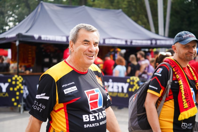 Kibice podczas meczu żużlowego Betard Sparta Wrocław - Motor Lublin na Stadionie Olimpijskim we Wrocławiu - 9 sierpnia 2024 r.