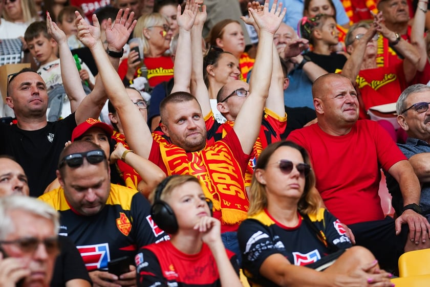 Kibice podczas meczu żużlowego Betard Sparta Wrocław - Motor Lublin na Stadionie Olimpijskim we Wrocławiu - 9 sierpnia 2024 r.