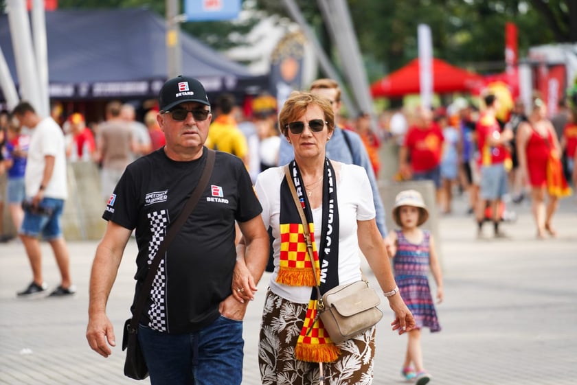 Kibice podczas meczu żużlowego Betard Sparta Wrocław - Motor Lublin na Stadionie Olimpijskim we Wrocławiu - 9 sierpnia 2024 r.