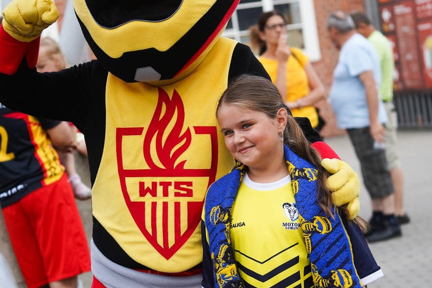 Kibice podczas meczu żużlowego Betard Sparta Wrocław - Motor Lublin na Stadionie Olimpijskim we Wrocławiu - 9 sierpnia 2024 r.