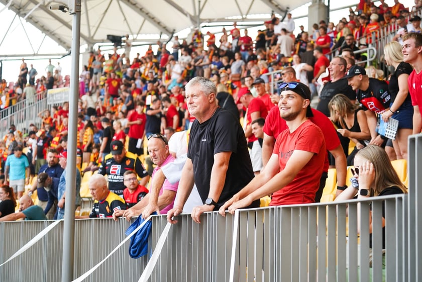 Kibice podczas meczu żużlowego Betard Sparta Wrocław - Motor Lublin na Stadionie Olimpijskim we Wrocławiu - 9 sierpnia 2024 r.