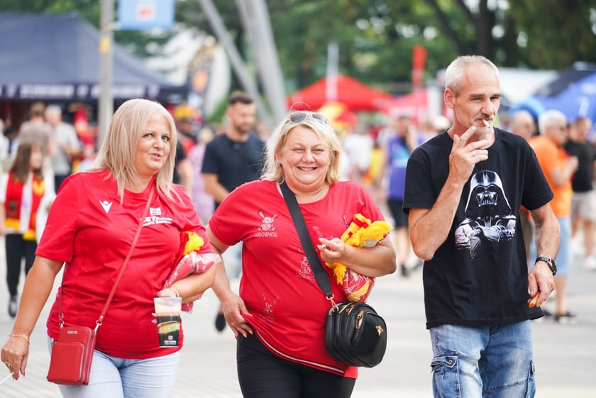Kibice podczas meczu żużlowego Betard Sparta Wrocław - Motor Lublin na Stadionie Olimpijskim we Wrocławiu - 9 sierpnia 2024 r.
