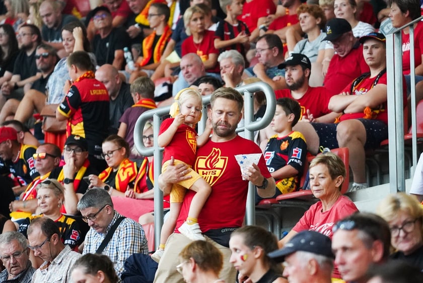 Kibice podczas meczu żużlowego Betard Sparta Wrocław - Motor Lublin na Stadionie Olimpijskim we Wrocławiu - 9 sierpnia 2024 r.