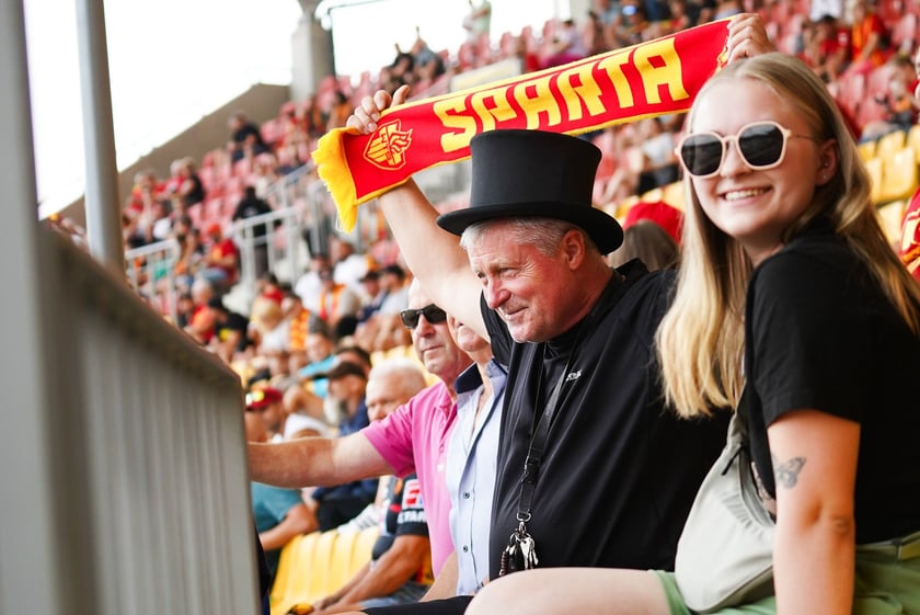 Kibice podczas meczu żużlowego Betard Sparta Wrocław - Motor Lublin na Stadionie Olimpijskim we Wrocławiu - 9 sierpnia 2024 r.