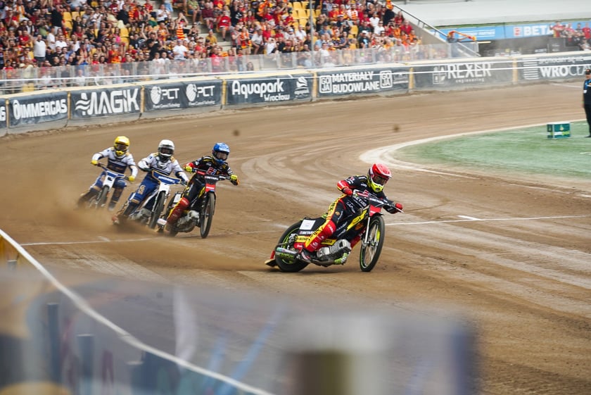 Kibice podczas meczu żużlowego Betard Sparta Wrocław - Motor Lublin na Stadionie Olimpijskim we Wrocławiu - 9 sierpnia 2024 r.