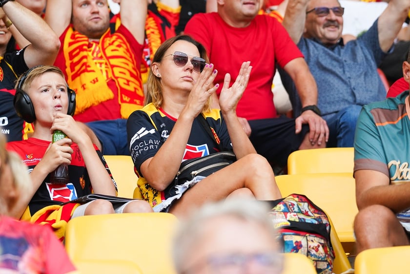 Kibice podczas meczu żużlowego Betard Sparta Wrocław - Motor Lublin na Stadionie Olimpijskim we Wrocławiu - 9 sierpnia 2024 r.