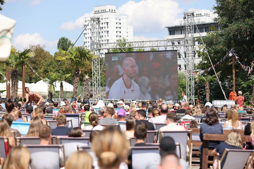 Finałowy mecz Polska-Francja  w siatkówce mężczyzn - Strefa Kibica w Porcie Węglowym we Wrocławiu