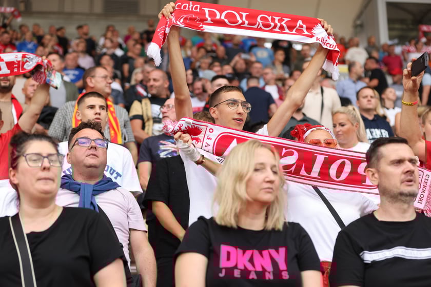 Żużel na Olimpijskim. Na zdjęciu kibice
