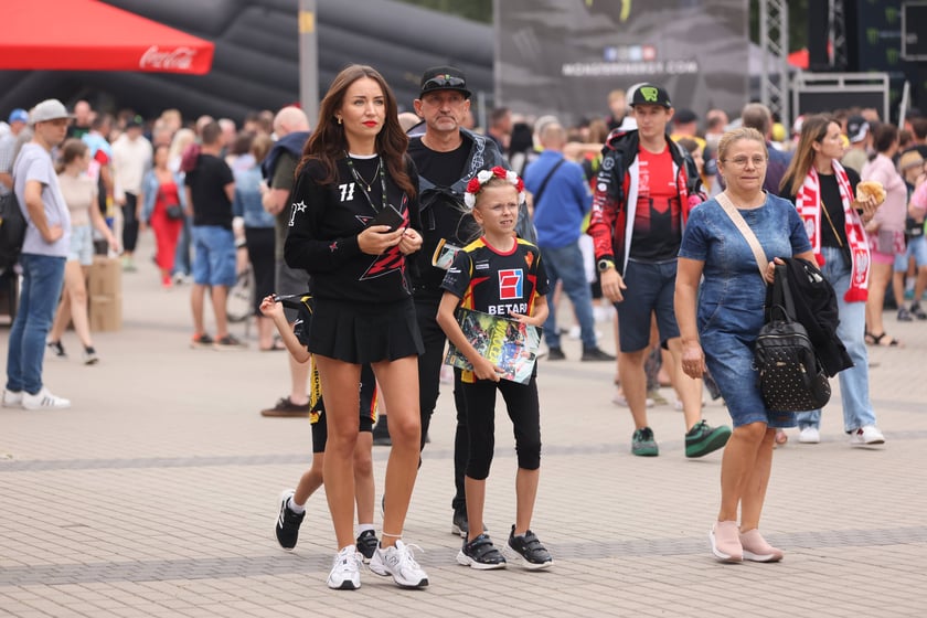 Żużel na Olimpijskim. Na zdjęciu kibice