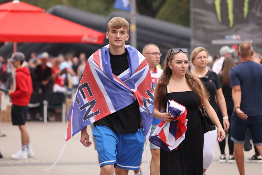 Żużel na Olimpijskim. Na zdjęciu kibice