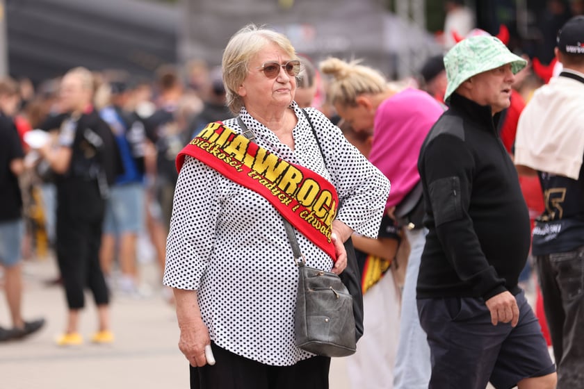 Żużel na Olimpijskim. Na zdjęciu kibice