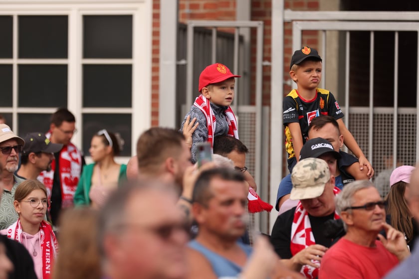 Żużel na Olimpijskim. Na zdjęciu kibice