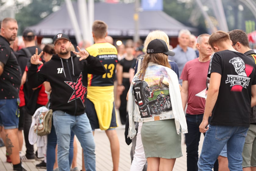 Żużel na Olimpijskim. Na zdjęciu kibice
