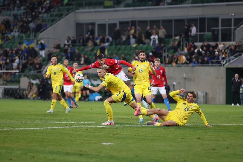 Piłkarze Ukrainy i Czech podczas meczu na Tarczyński Arenie we Wrocławiu - 14 października 2024