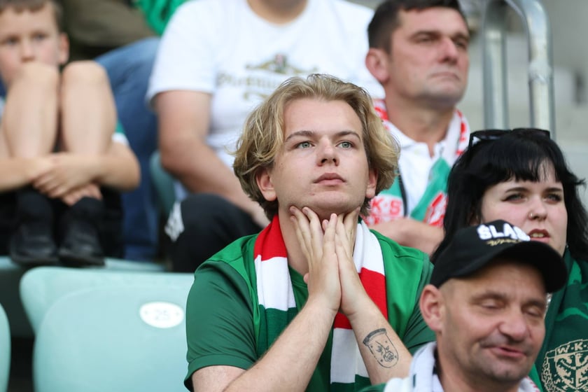 Mecz Śląsk-Wrocław vs Wieczysta Krak&oacute;w. Remis, a kibice na medal