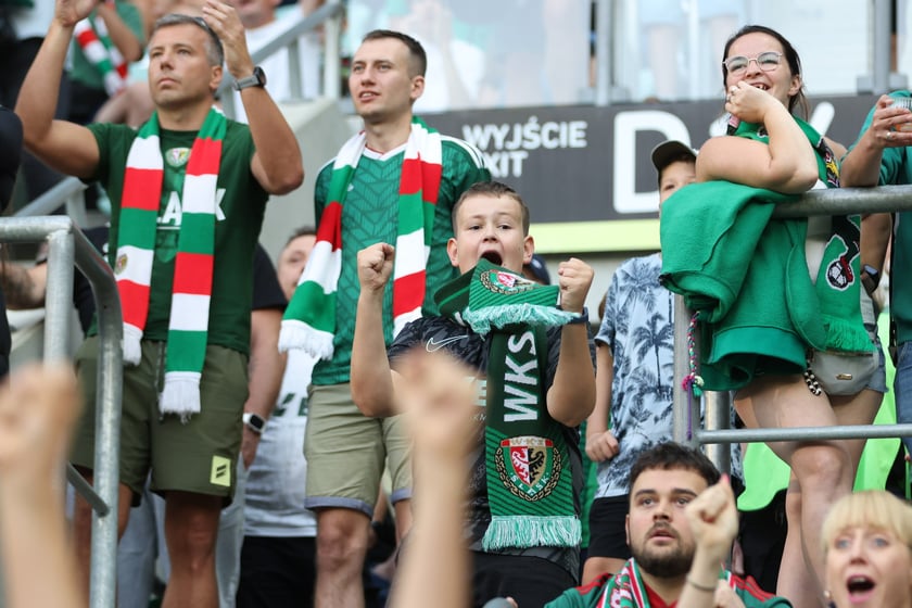 Mecz Śląsk-Wrocław vs Wieczysta Krak&oacute;w. Remis, a kibice na medal