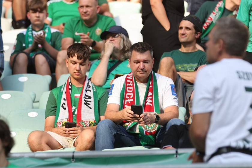 Mecz Śląsk-Wrocław vs Wieczysta Krak&oacute;w. Remis, a kibice na medal