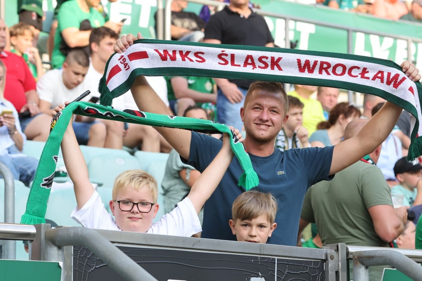 Mecz Śląsk-Wrocław vs Wieczysta Krak&oacute;w. Remis, a kibice na medal