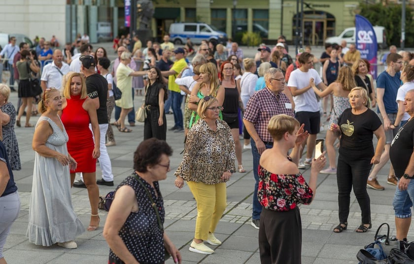Wrocławska Potańcówka: wrocławianie tanecznie pożegnali wakacje na pl. Wolności [28.08.2022]