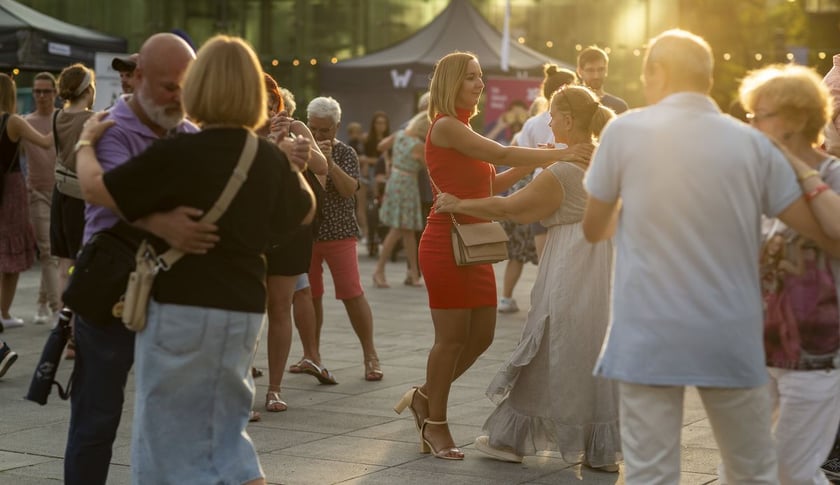 Wrocławska Potańcówka: wrocławianie tanecznie pożegnali wakacje na pl. Wolności [28.08.2022]