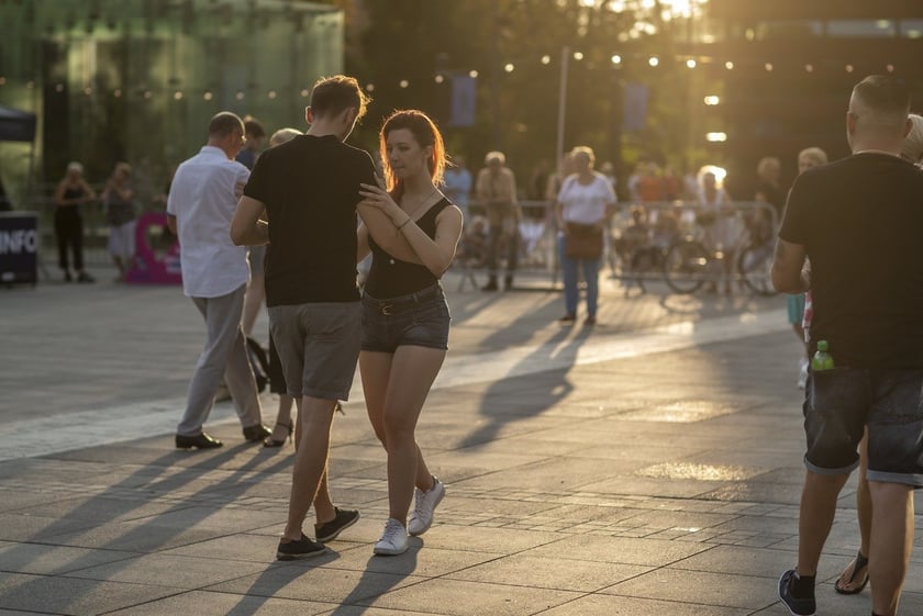 Wrocławska Potańcówka: wrocławianie tanecznie pożegnali wakacje na pl. Wolności [28.08.2022]