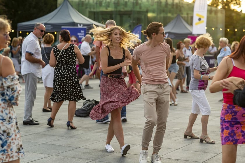 Wrocławska Potańcówka: wrocławianie tanecznie pożegnali wakacje na pl. Wolności [28.08.2022]