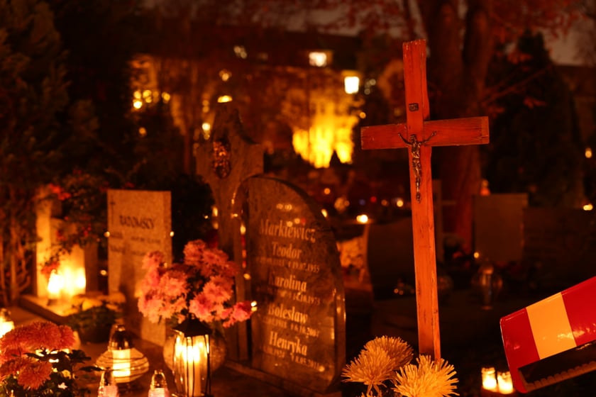 Cmentarz przy ul. Bujwida we Wrocławiu 1 listopada 2022 roku