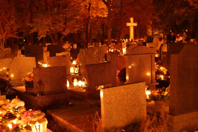 Cmentarz przy ul. Bujwida we Wrocławiu 1 listopada 2022 roku