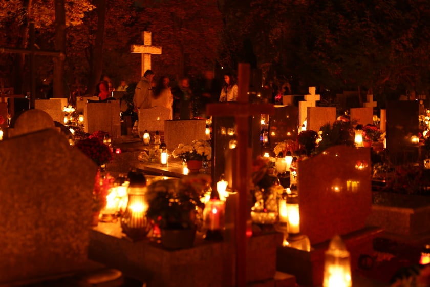 Cmentarz przy ul. Bujwida we Wrocławiu 1 listopada 2022 roku