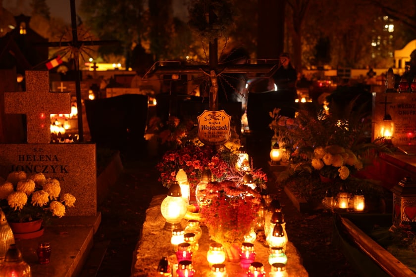 Cmentarz przy ul. Bujwida we Wrocławiu 1 listopada 2022 roku