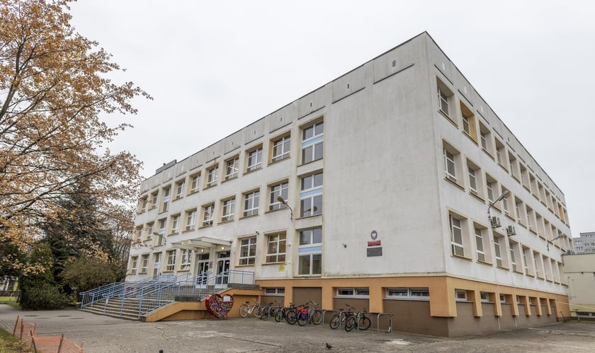 Uczniowie i nauczyciele ze Szkoły Podstawowej nr 17 przy ul. Wieczystej uczestniczą w akcji charytatywnej ?Pomoc dla Ukrainy?.