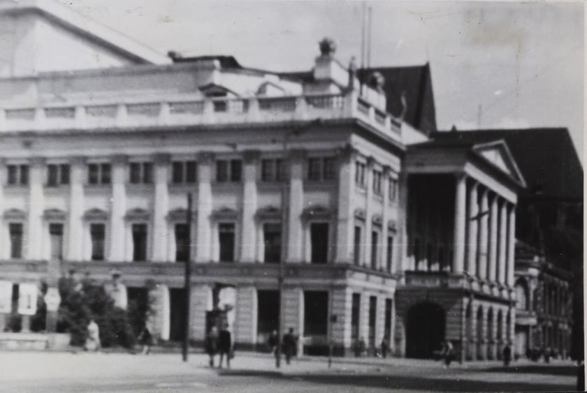 Zdjęcie z albumu przygotowanego przez wielbicielki Igora Przegrodzkiego. Opera