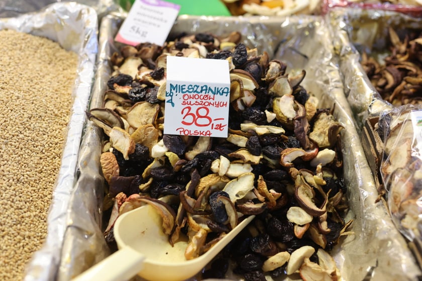 Na zdjęciu widać produkty, które możesz kupić na hali przy ul. Piaskowej oraz ich ceny