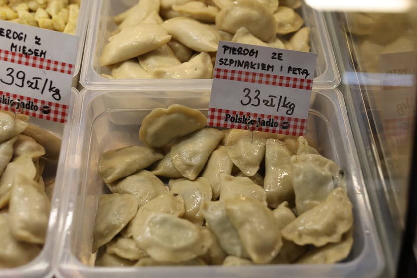 Na zdjęciu widać produkty, które możesz kupić na hali przy ul. Piaskowej oraz ich ceny