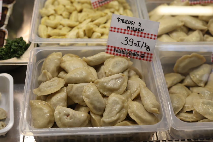 Na zdjęciu widać produkty, które możesz kupić na hali przy ul. Piaskowej oraz ich ceny