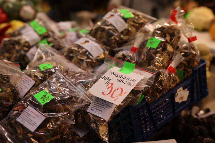 Na zdjęciu widać produkty, które możesz kupić na hali przy ul. Piaskowej oraz ich ceny