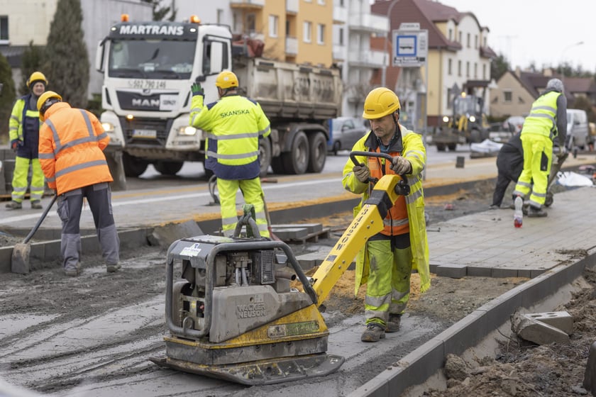 Na zdjęciu widać budowę linii autobusowo-tramwajowej na Nowy Dwór