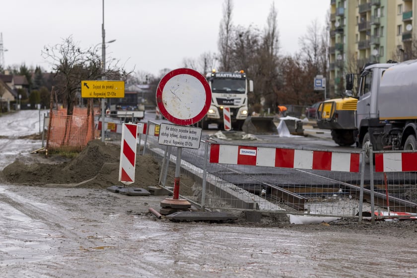 Na zdjęciu widać budowę linii autobusowo-tramwajowej na Nowy Dwór